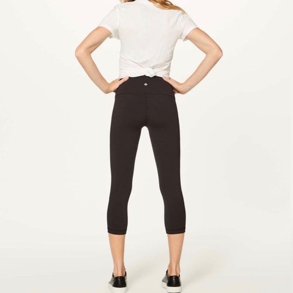 Lululemon Wunder Under Crop 21” (Hi-Rise)  size 4 - Picture 3 of 8